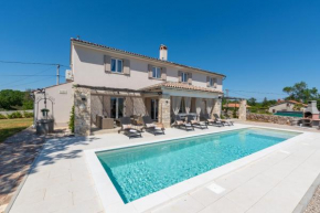 Villa Batelica with large garden, kids playground and private pool